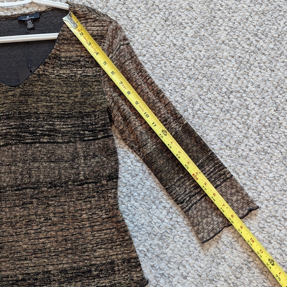 NWT Jules & Leopold Women's (Size M) V-Neck Top With Scalloped Hem and Sleeves - Picture 5 of 15